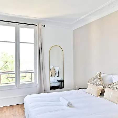 Apartment Lumineux - - Ii *